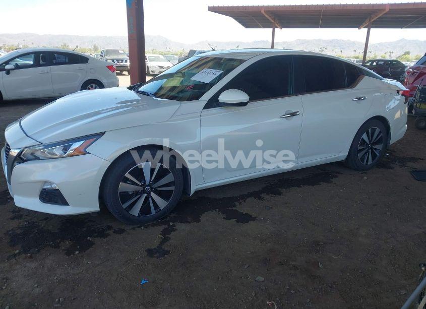 Photo 2 of 2021 Nissan Altima SV FWD (VIN 1N4BL4DV1MN409362)