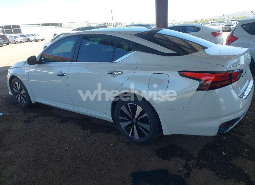 Photo 3 of 2021 Nissan Altima SV FWD (VIN 1N4BL4DV1MN409362)