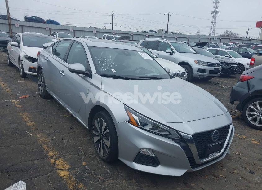 2022 Nissan Altima SV FWD (VIN 1N4BL4DV1NN306881) main photo