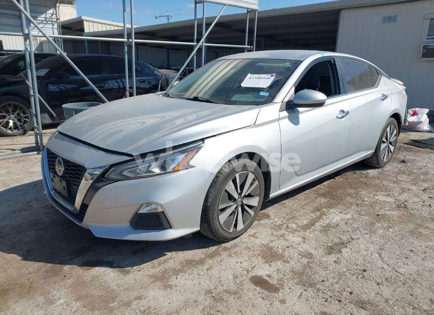 Photo 2 of 2022 Nissan Altima SV FWD (VIN 1N4BL4DV1NN331182)