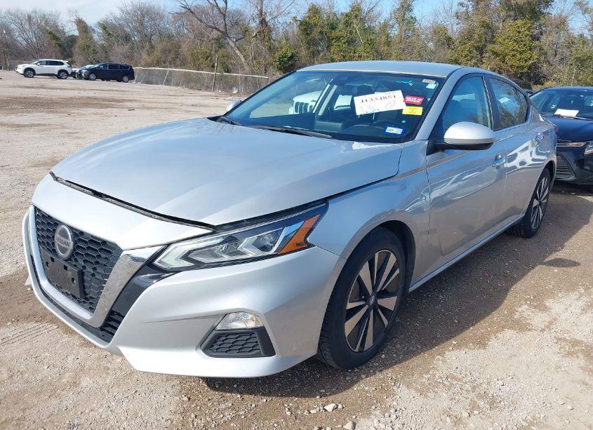 Photo 2 of 2022 Nissan Altima SV FWD (VIN 1N4BL4DV1NN386439)