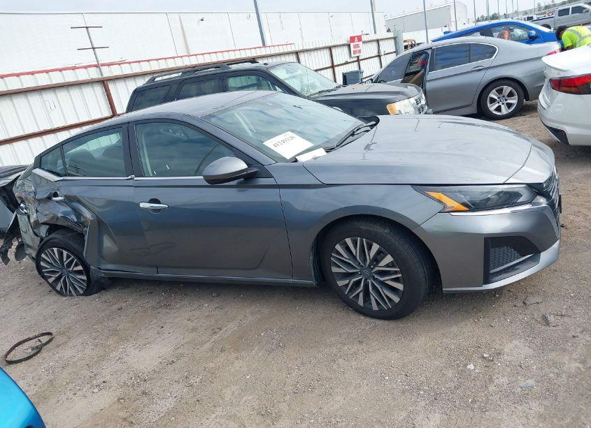 Photo 12 of 2023 Nissan Altima SV FWD (VIN 1N4BL4DV1PN309881)