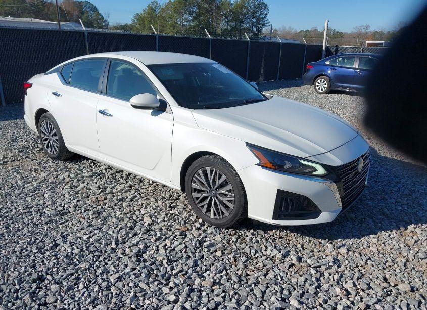 2023 Nissan Altima SV FWD (VIN 1N4BL4DV1PN311890) main photo