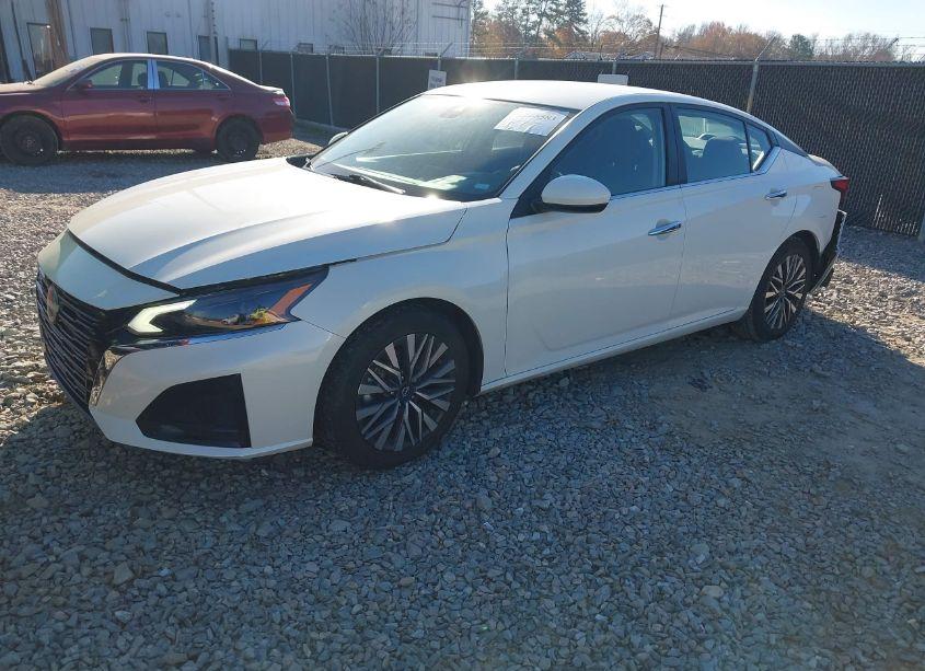 Photo 2 of 2023 Nissan Altima SV FWD (VIN 1N4BL4DV1PN311890)