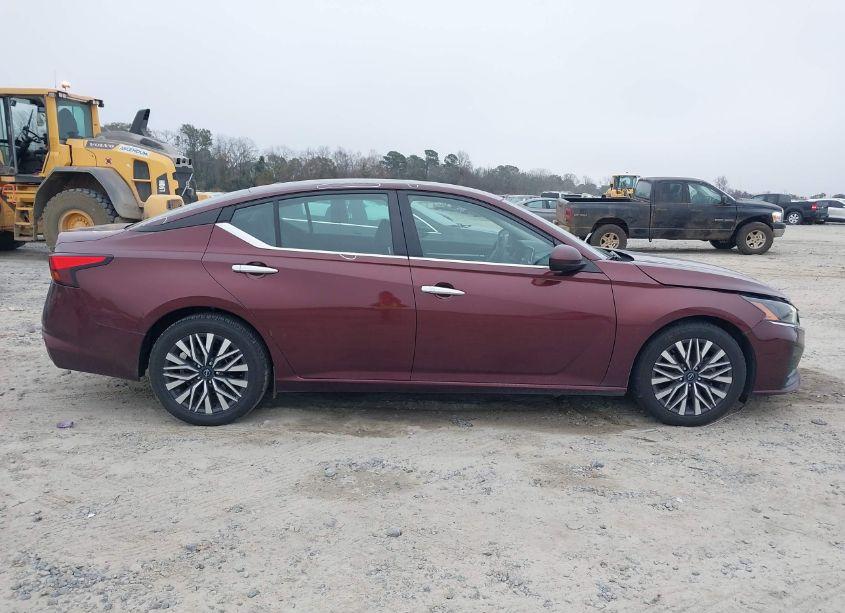 Photo 13 of 2023 Nissan Altima SV FWD (VIN 1N4BL4DV1PN326759)