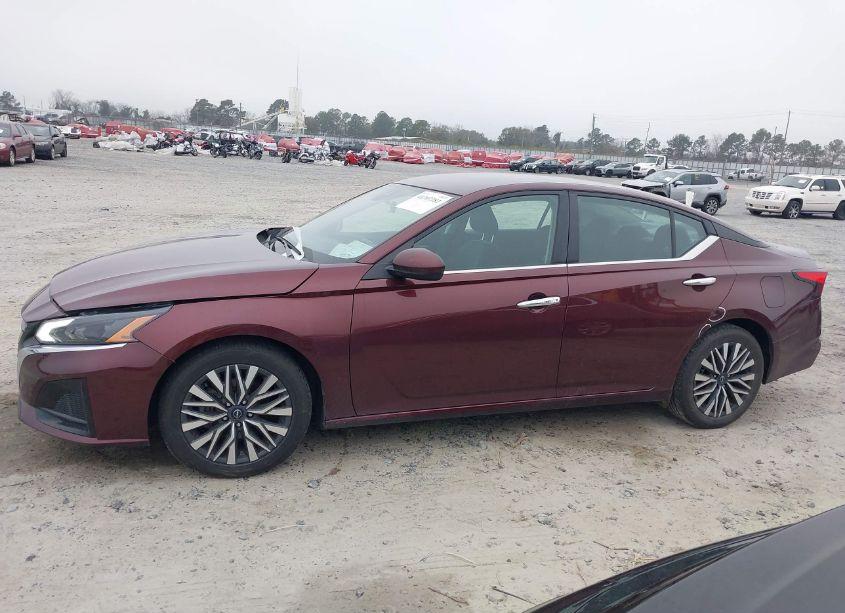 Photo 14 of 2023 Nissan Altima SV FWD (VIN 1N4BL4DV1PN326759)