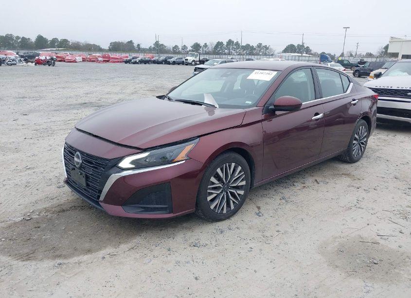 Photo 2 of 2023 Nissan Altima SV FWD (VIN 1N4BL4DV1PN326759)