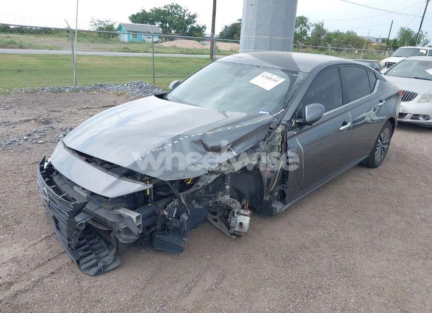 Photo 2 of 2023 Nissan Altima SV FWD (VIN 1N4BL4DV1PN345327)