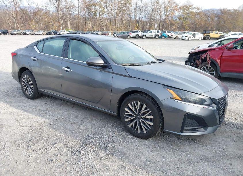 2023 Nissan Altima SV FWD (VIN 1N4BL4DV1PN352956) main photo