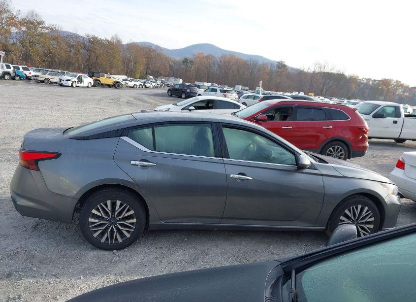 Photo 14 of 2023 Nissan Altima SV FWD (VIN 1N4BL4DV1PN352956)