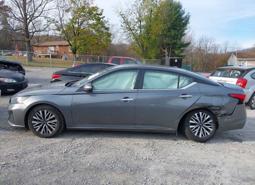 Photo 15 of 2023 Nissan Altima SV FWD (VIN 1N4BL4DV1PN352956)