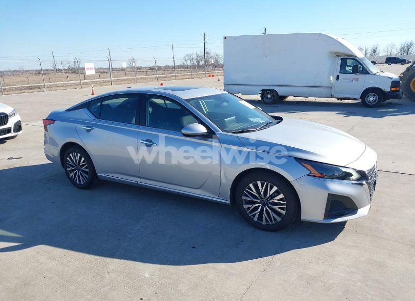 Photo 13 of 2023 Nissan Altima SV FWD (VIN 1N4BL4DV1PN371510)
