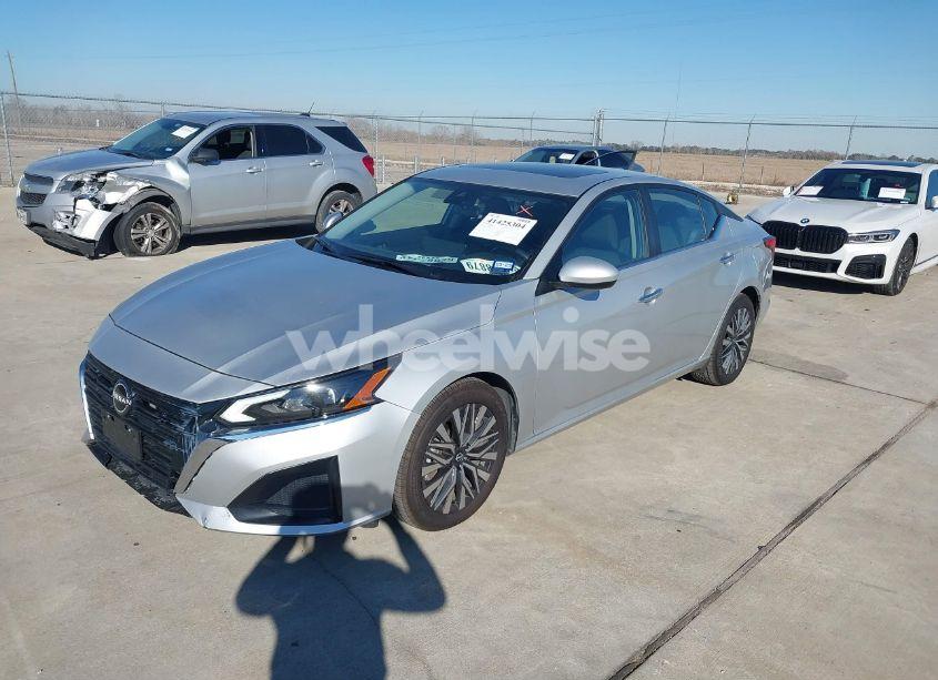 Photo 2 of 2023 Nissan Altima SV FWD (VIN 1N4BL4DV1PN371510)