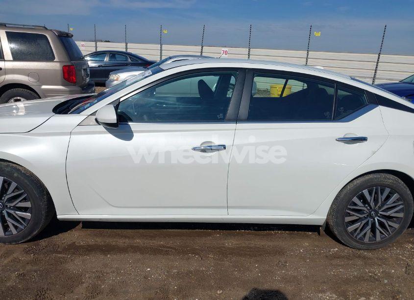 Photo 15 of 2023 Nissan Altima SV FWD (VIN 1N4BL4DV1PN372141)