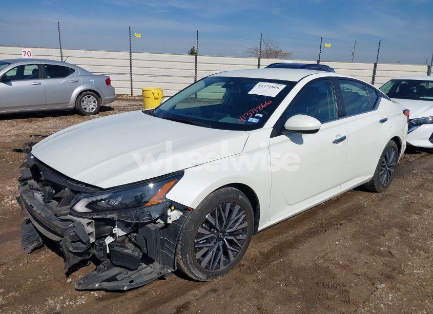 Photo 2 of 2023 Nissan Altima SV FWD (VIN 1N4BL4DV1PN372141)