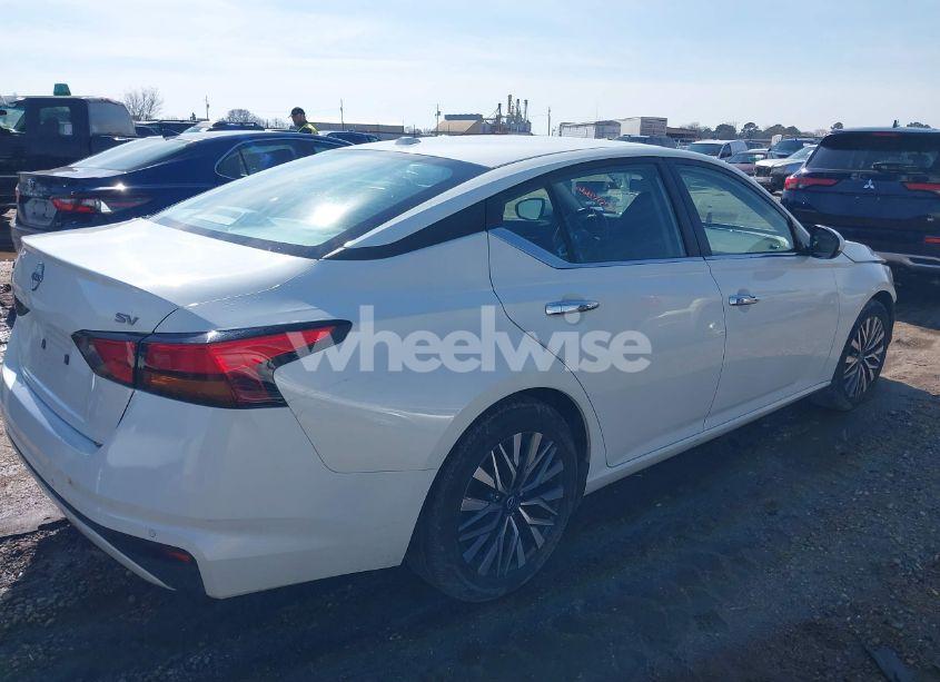 Photo 4 of 2023 Nissan Altima SV FWD (VIN 1N4BL4DV1PN372141)