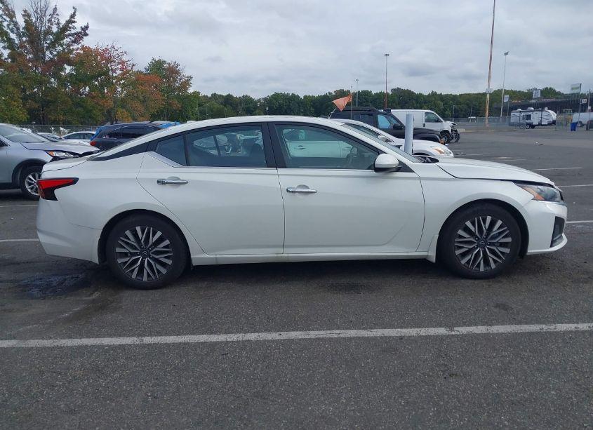 Photo 13 of 2023 Nissan Altima SV FWD (VIN 1N4BL4DV1PN393314)