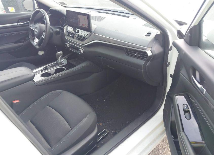 Photo 5 of 2023 Nissan Altima SV FWD (VIN 1N4BL4DV1PN393314)