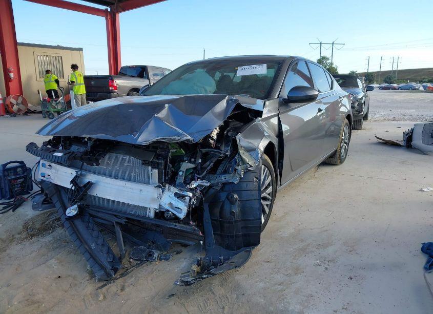 Photo 2 of 2024 Nissan Altima SV FWD (VIN 1N4BL4DV1RN328269)