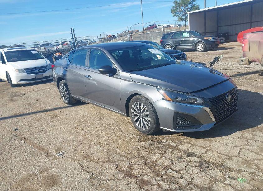 2024 Nissan Altima SV FWD (VIN 1N4BL4DV1RN385622) main photo