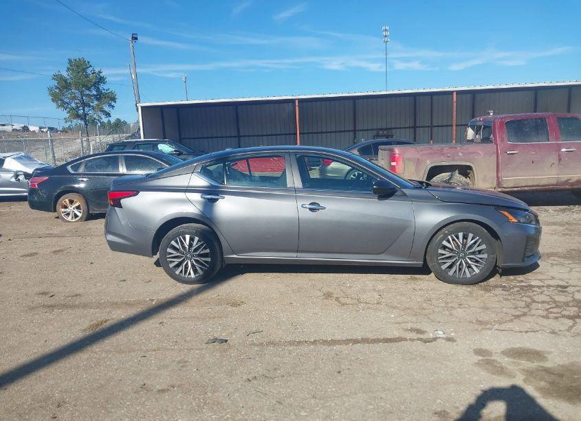 Photo 14 of 2024 Nissan Altima SV FWD (VIN 1N4BL4DV1RN385622)