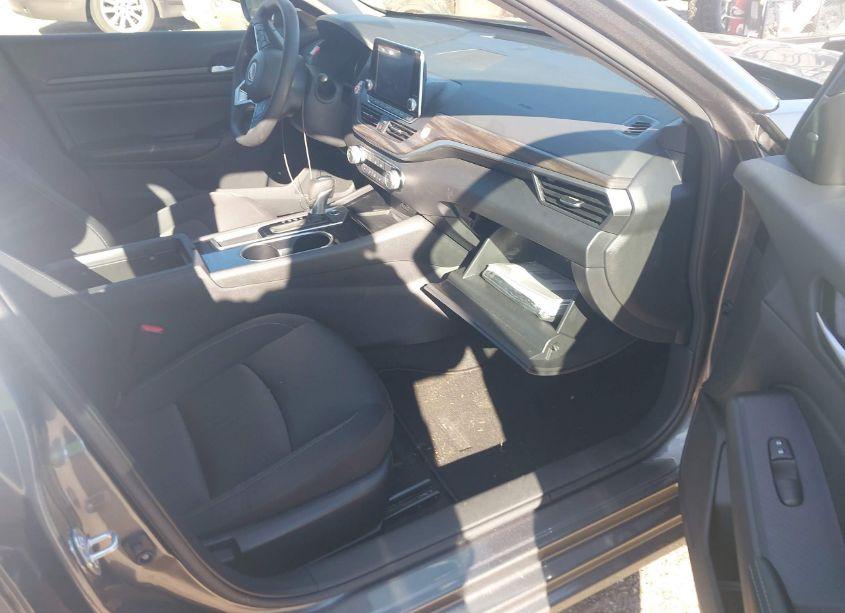 Photo 5 of 2024 Nissan Altima SV FWD (VIN 1N4BL4DV1RN385622)