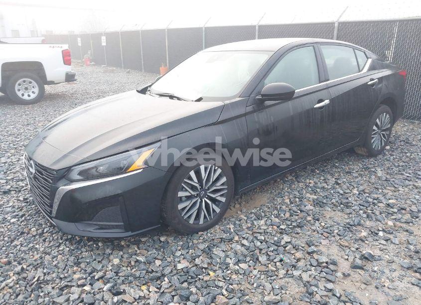 Photo 2 of 2025 Nissan Altima SV FWD (VIN 1N4BL4DV1SN315348)