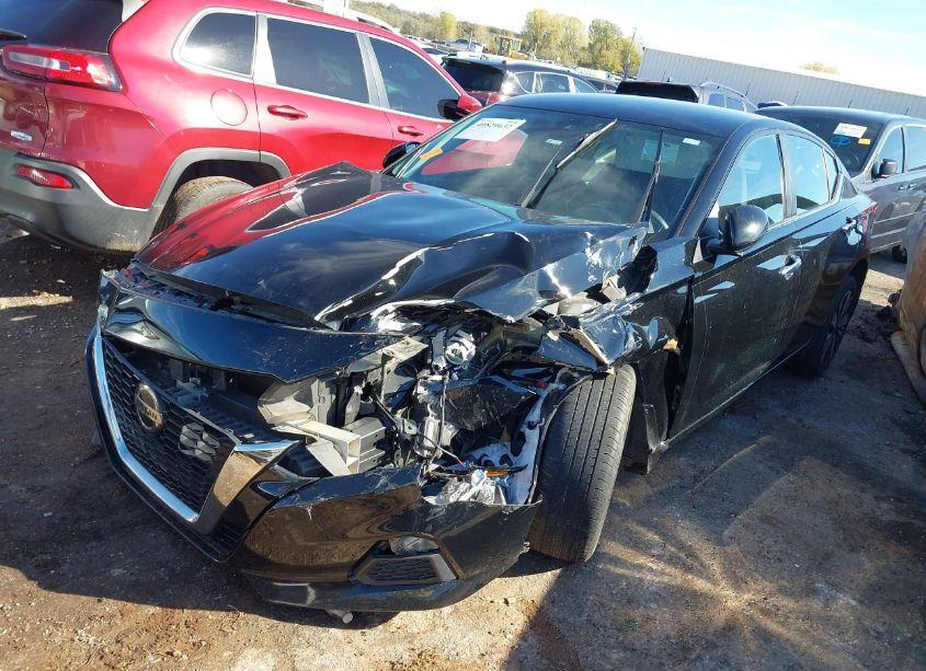 Photo 2 of 2021 Nissan Altima SV FWD (VIN 1N4BL4DV2MN331738)