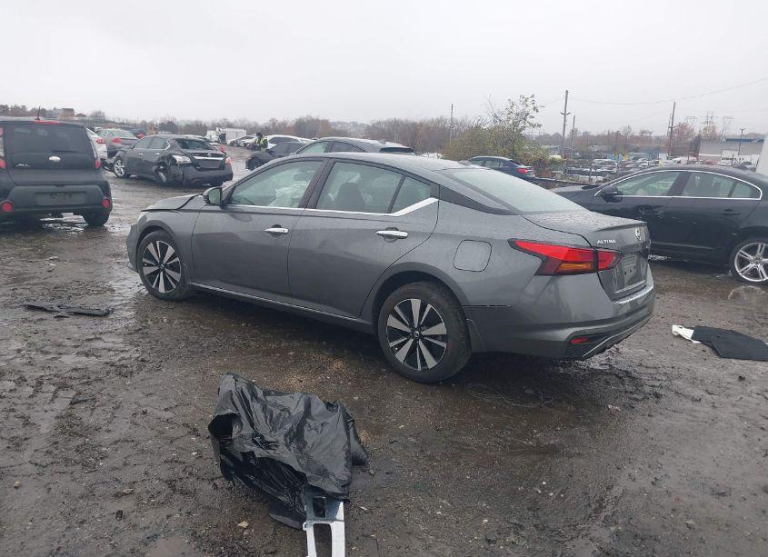 Photo 3 of 2021 Nissan Altima SV FWD (VIN 1N4BL4DV2MN358714)