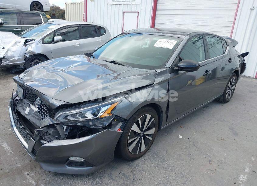 Photo 2 of 2021 Nissan Altima SV FWD (VIN 1N4BL4DV2MN364089)