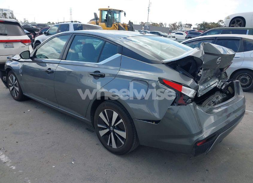 Photo 3 of 2021 Nissan Altima SV FWD (VIN 1N4BL4DV2MN364089)
