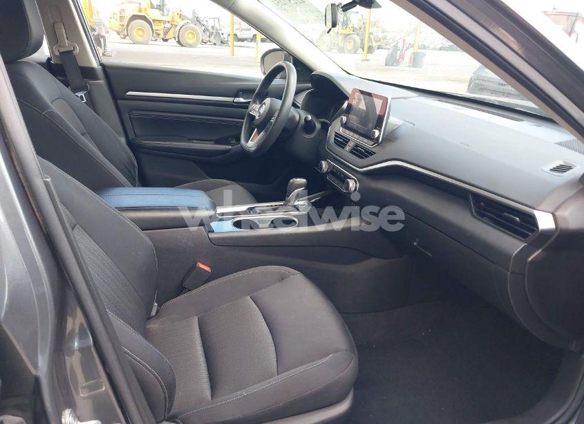 Photo 5 of 2021 Nissan Altima SV FWD (VIN 1N4BL4DV2MN364089)