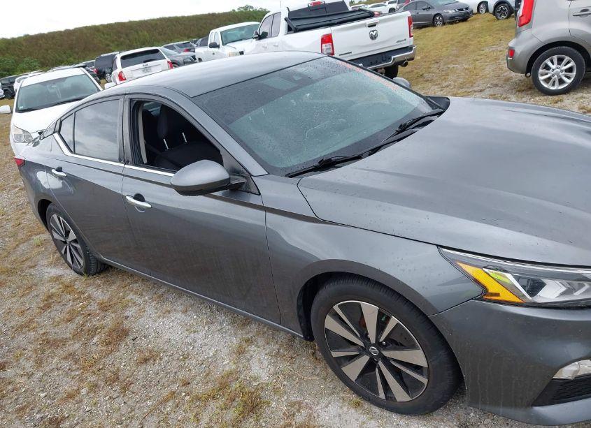 Photo 14 of 2021 Nissan Altima SV FWD (VIN 1N4BL4DV2MN370295)