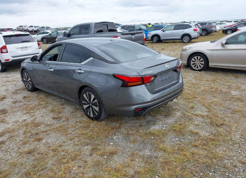 Photo 3 of 2021 Nissan Altima SV FWD (VIN 1N4BL4DV2MN370295)