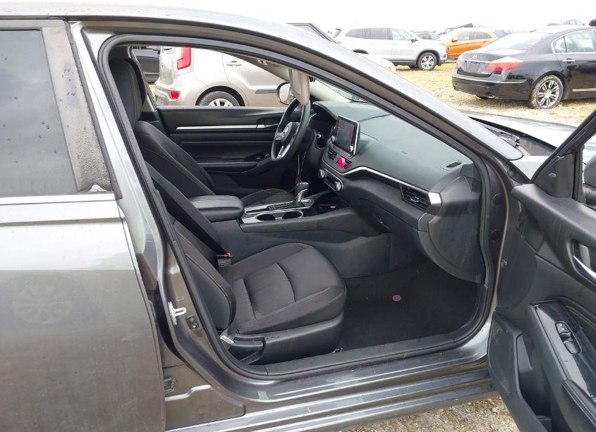 Photo 5 of 2021 Nissan Altima SV FWD (VIN 1N4BL4DV2MN370295)