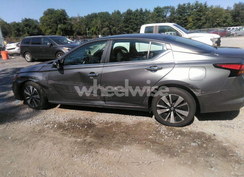 Photo 13 of 2021 Nissan Altima SV FWD (VIN 1N4BL4DV2MN389445)