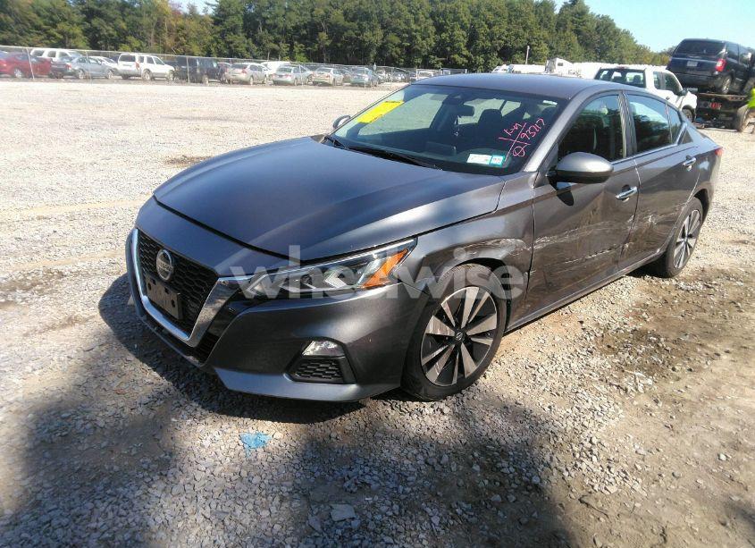 Photo 2 of 2021 Nissan Altima SV FWD (VIN 1N4BL4DV2MN389445)
