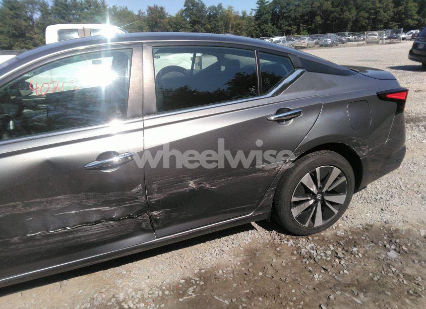 Photo 6 of 2021 Nissan Altima SV FWD (VIN 1N4BL4DV2MN389445)