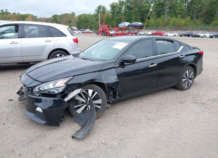 Photo 2 of 2021 Nissan Altima SV FWD (VIN 1N4BL4DV2MN397965)