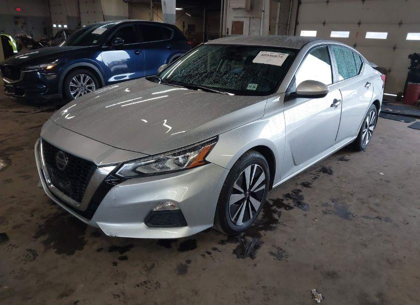 Photo 2 of 2021 Nissan Altima SV FWD (VIN 1N4BL4DV2MN408107)