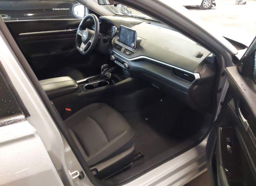 Photo 5 of 2021 Nissan Altima SV FWD (VIN 1N4BL4DV2MN408107)