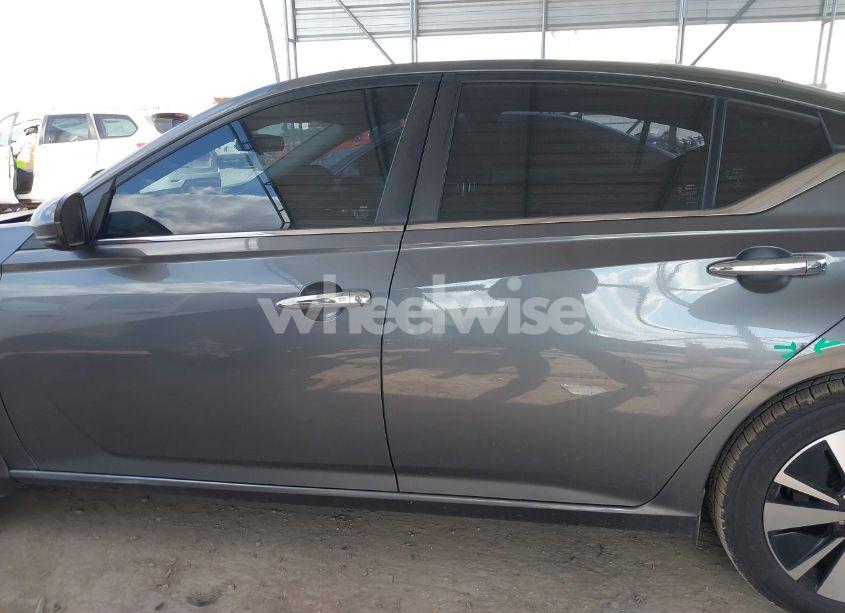 Photo 14 of 2021 Nissan Altima SV FWD (VIN 1N4BL4DV2MN411721)