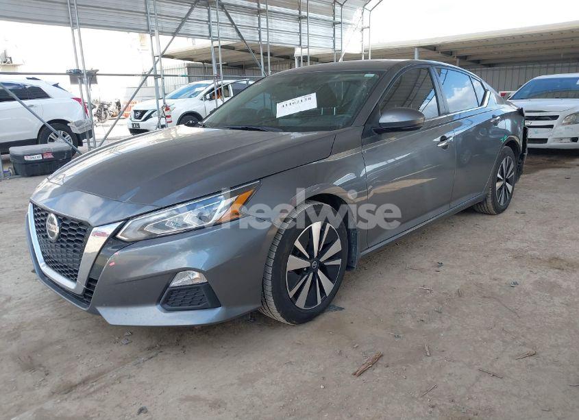 Photo 2 of 2021 Nissan Altima SV FWD (VIN 1N4BL4DV2MN411721)