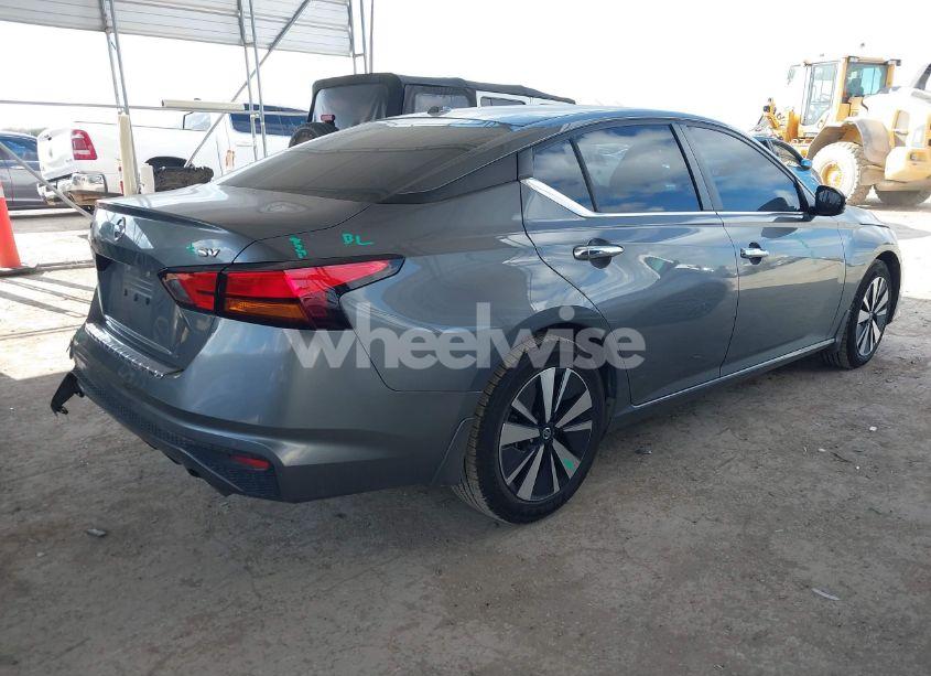Photo 4 of 2021 Nissan Altima SV FWD (VIN 1N4BL4DV2MN411721)