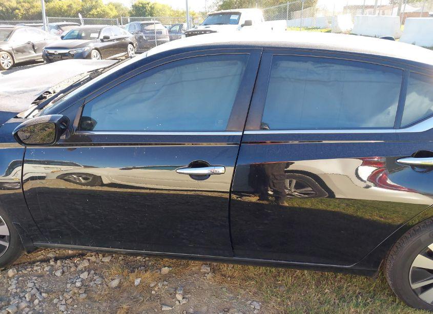 Photo 14 of 2021 Nissan Altima SV FWD (VIN 1N4BL4DV2MN412402)