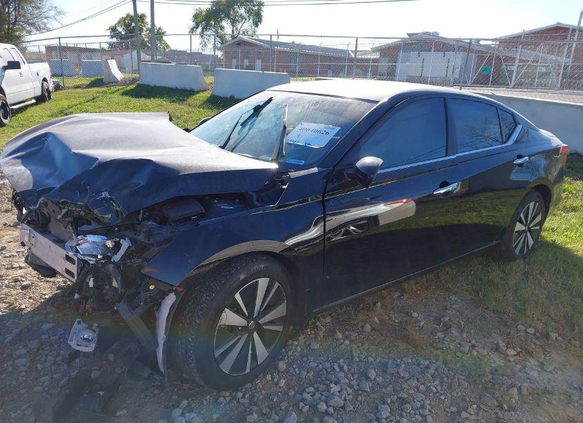 Photo 2 of 2021 Nissan Altima SV FWD (VIN 1N4BL4DV2MN412402)