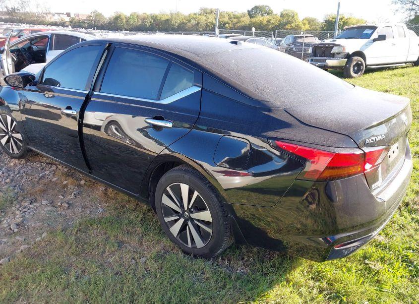 Photo 3 of 2021 Nissan Altima SV FWD (VIN 1N4BL4DV2MN412402)