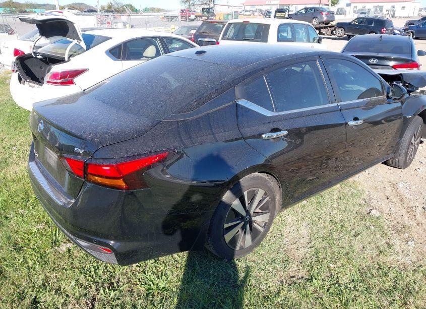 Photo 4 of 2021 Nissan Altima SV FWD (VIN 1N4BL4DV2MN412402)