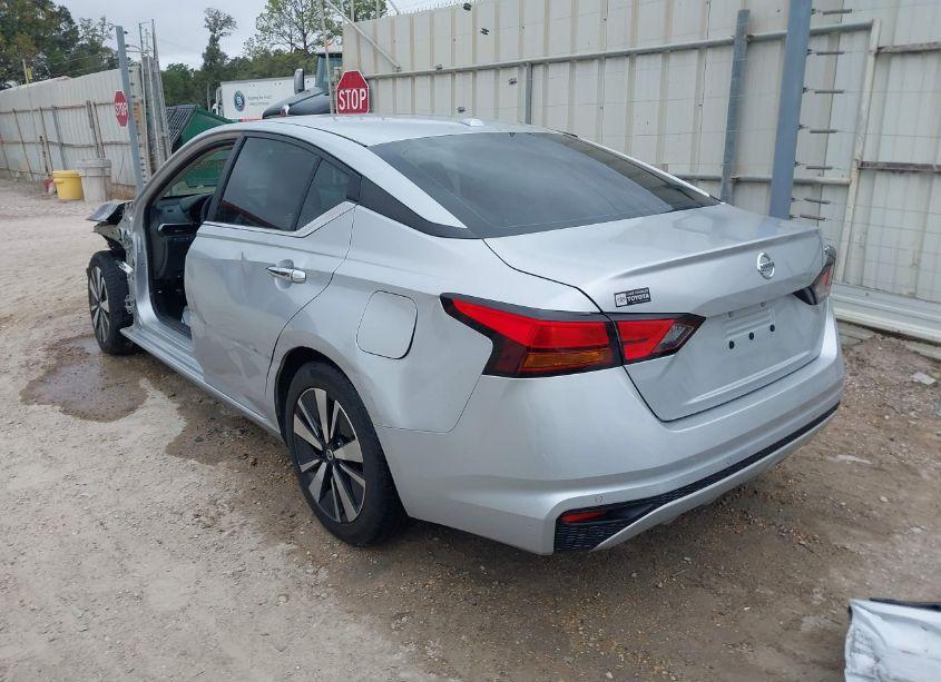 Photo 3 of 2022 Nissan Altima SV FWD (VIN 1N4BL4DV2NN305920)