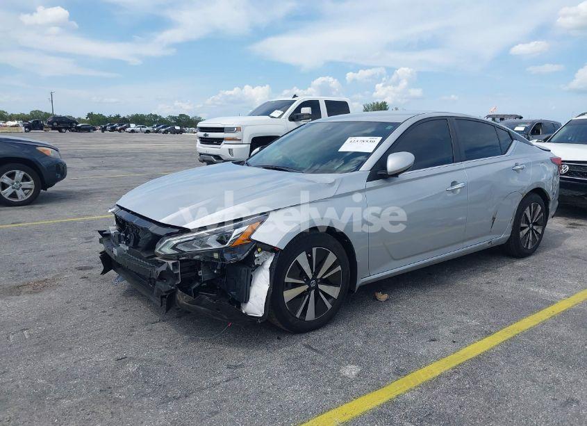 Photo 2 of 2022 Nissan Altima SV FWD (VIN 1N4BL4DV2NN344409)